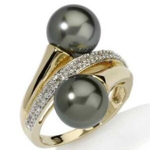 *NEW*Gorgeous 18K Gold Twisted Diamond Ring